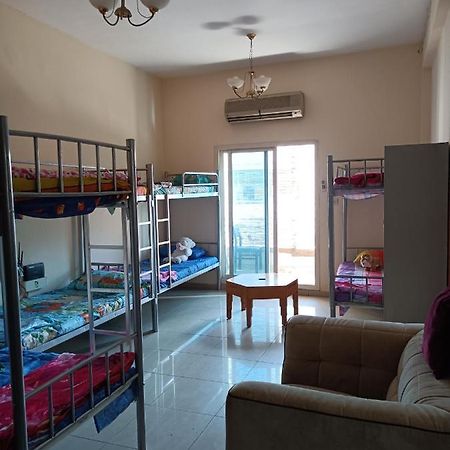 Omar Vacation Hostel ดูไบ ภายนอก รูปภาพ