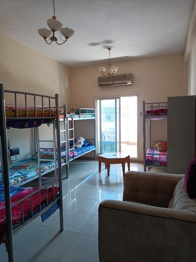 Omar Vacation Hostel ดูไบ ภายนอก รูปภาพ