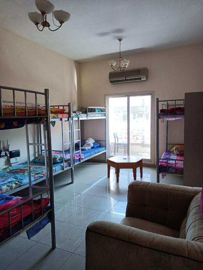 Omar Vacation Hostel ดูไบ ภายนอก รูปภาพ